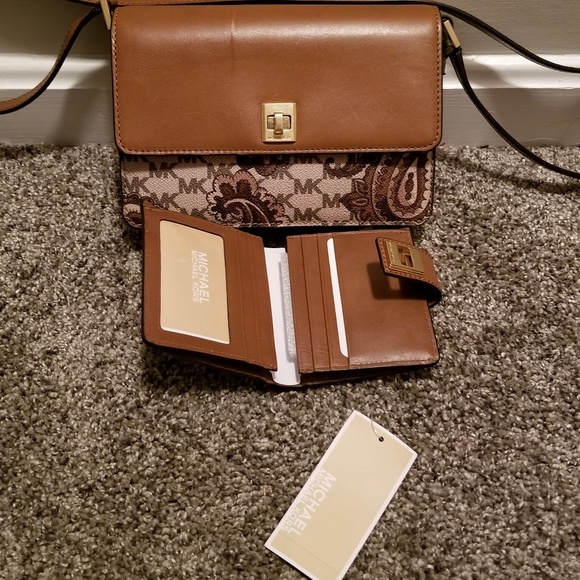 Michael Michael Kors Messenger and Wallet